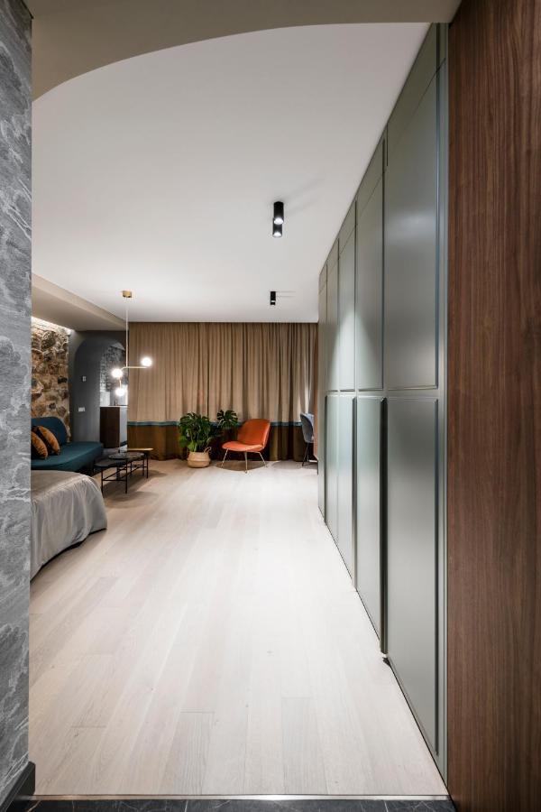 Square Center Apartment