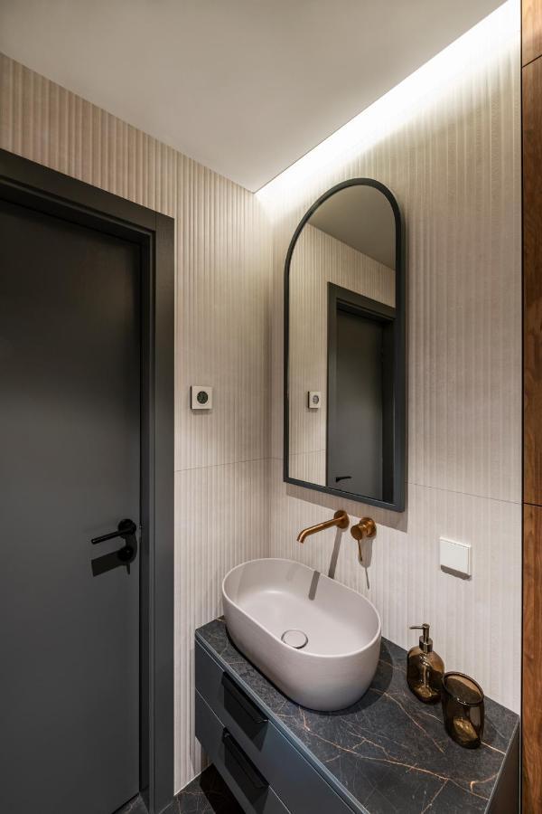Apartment Square Center *